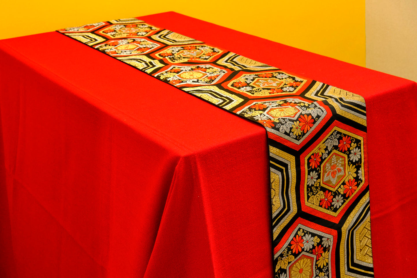 Hexagonal Table Runner Flower